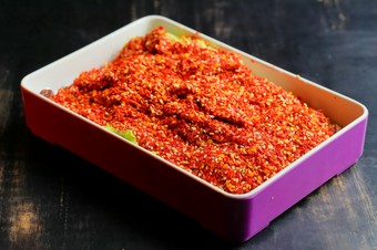 煮込んだ後はそのまま食してもよし、好みの味をプラスしてもよし『特製牛肉』
