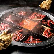 九宮格火鍋のベーススープは1種類となります。