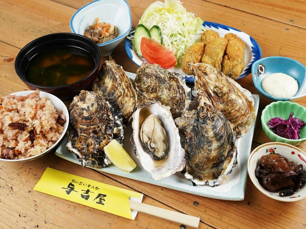 冬のカキより、濃厚で大きな真カキを味わえる『焼きカキ定食A』