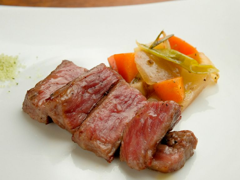 肉の旨みがじゅわ〜っと広がる『特上熟成奈良大和牛ランプ（60g）』