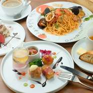 一番人気のランチコース。旬の味覚を取り入れているため、毎月異なる食材に出合えるのも嬉しいポイントです。中でも前菜5種の盛り合わせとデザートはこだわっており様々な味わいを楽しめます。ドルチェ＆ドリンク付