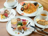 一番人気のランチコース。旬の味覚を取り入れているため、毎月異なる食材に出合えるのも嬉しいポイントです。中でも前菜5種の盛り合わせとデザートはこだわっており様々な味わいを楽しめます。ドルチェ＆ドリンク付