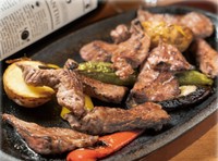 肉の旨味がぎっしり詰まった　やわらかくて肉厚な熟成肩ロースステーキです！
