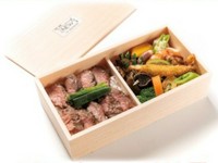 柔らかくてジューシーな穀物肥育の熟成ロース肉を使用。
人気No.1の1段。

（※前日19:00までにご注文ください）
