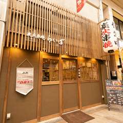 お一人さまからグループでの食事にも。さまざまな用途で利用可能