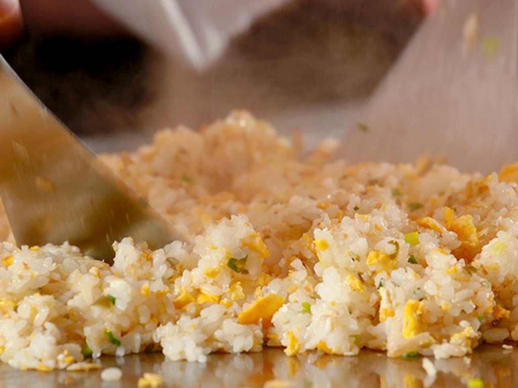 鉄板焼きの〆にかかすことができない『ガーリックライス』