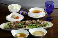 季節の生野菜・近江牛焼きしゃぶしゃぶ　シェフ特製　オリジナルソースにて・近江米秋の詩・本日のスープ・コーヒー又は紅茶