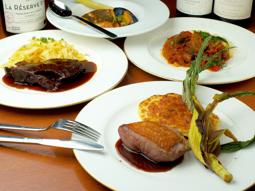 貸切りでのご会食が可能。料理内容のアレンジにも柔軟に対応