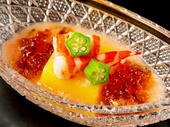 "季節の色"が印象深く映える『先付』の一皿