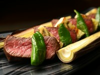 赤身肉の旨みにとろける『亀岡牛と季節の丹波野菜の焼物』