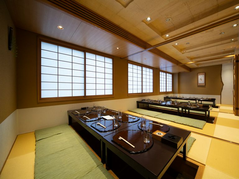 8名から24名まで、人数に応じて使い分けできる個室