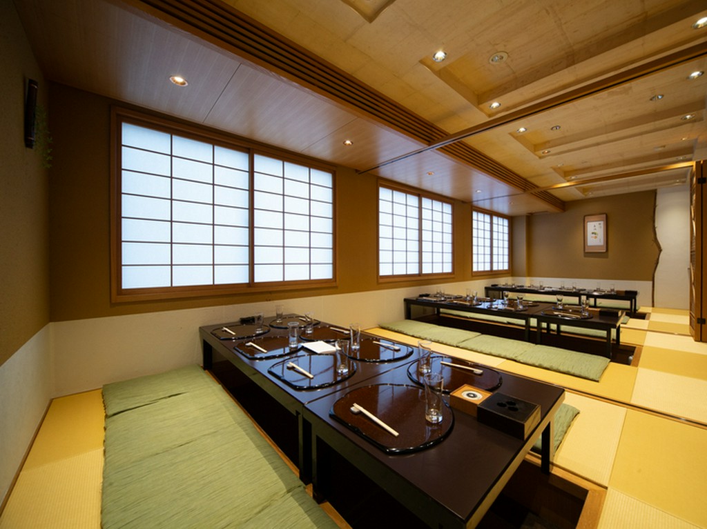 8名から24名まで、人数に応じて使い分けできる個室