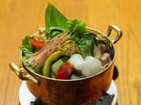 各地から取り寄せた旬の素材を、じっくり吟味して、丁寧にお料理いたしました。