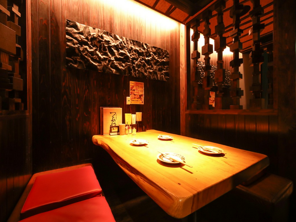 モダンで落ち着いた雰囲気。肩肘張らずにゆったり過ごす癒しの夜