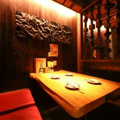 モダンで落ち着いた雰囲気。肩肘張らずにゆったり過ごす癒しの夜