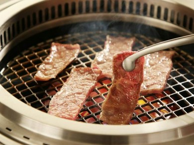 極上肉の数々、2人の時間を盛り上げる