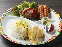 お子様の大好きなものを集めました。卵焼きもハンバーグも手作り。ミニゼリー付き。