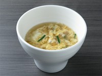 黒毛和牛だしの旨味にふわふわ玉子。シンプルながらも優しい味わい。香りもお楽しみください。