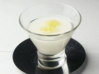 レモンの酸味と楊貴妃の愛したフルーツで香り付けしました。香りの三重奏。