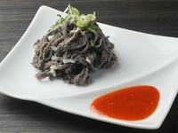 サックリとした食感が病みつきの逸品。下味と韓国風酢味噌でお召し上がりください。