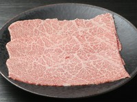別名「クラシタ」。馬だったら鞍が乗る部分という意味。特上ロースとして提供される希少部位。