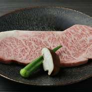 焼肉業界、絶対王者サーロイン。他を圧倒する「サー」の味わい深さと禁断の脂の甘み。