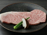 焼肉業界、絶対王者サーロイン。他を圧倒する「サー」の味わい深さと禁断の脂の甘み。