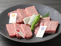 特上三種盛り。カルビ、あかみ、ロースの特上部位のみを贅沢にお楽しみいただけます。