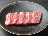 一頭で80kgほどあるバラ肉から、わずか4kgほどしかとれない希少部位。