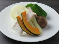 焼き野菜の定番を盛り合わせにしました。焦がさないように注意して焼いてください。
