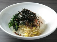 韓国食事メニューの代表格。混ぜ合わせることで一口で様々な味が口の中に広がります。