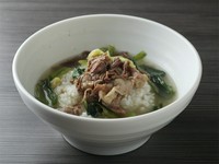 じっくりコトコト煮込んだ、黒毛和牛のダシの効いた、超高級「韓国風おじや」。