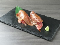 小腹にジャストサイズ。柔らかい部分を特に厳選してお寿司に。ごはんと肉は抜群の相性。