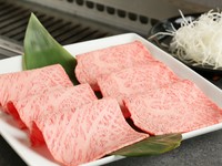 さっと炙るだけのレアな状態味わう『和牛焼しゃぶ（白髪ネギ付き）』激旨