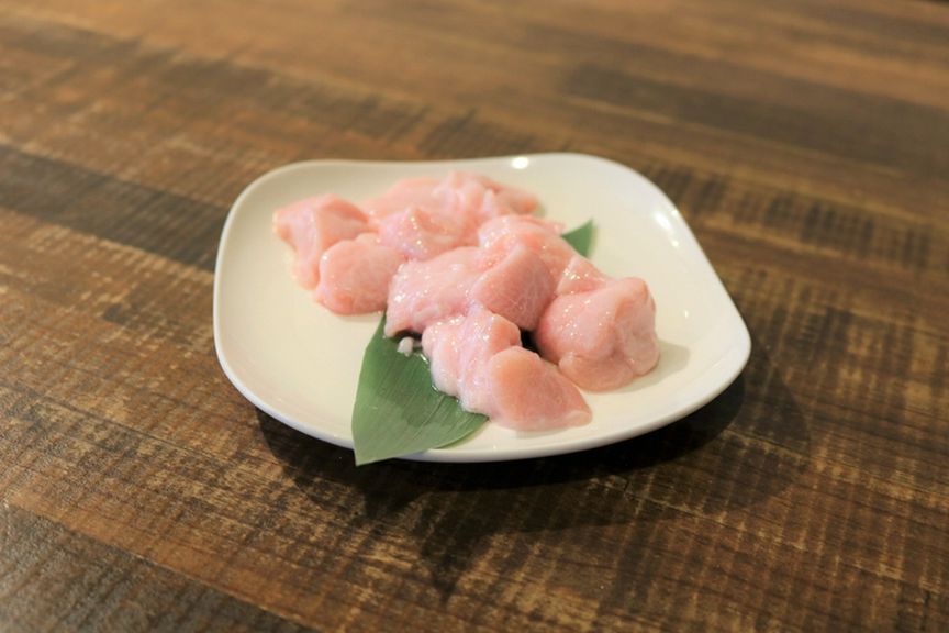 希少食材の仔牛の胸腺をホルモン焼きで食べる『リードヴォー』