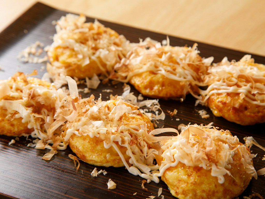 新鮮で肉厚のタコが柔らかく濃厚な味わい。溢れ出るジューシーな旨みを満喫『たこ焼』