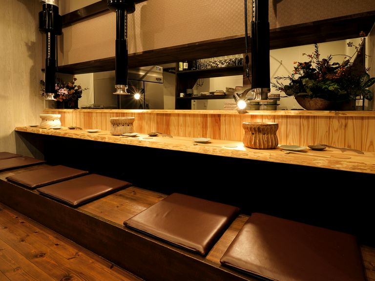 店主とのやりとりも楽しめるカウンター