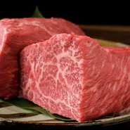 店主自ら納得できた品質のお肉のみを用意。食材の選定は産地・ブランドではなく、当日の美味しさ・クオリティを重要視しているため、日によってお肉の種類も異なります。
