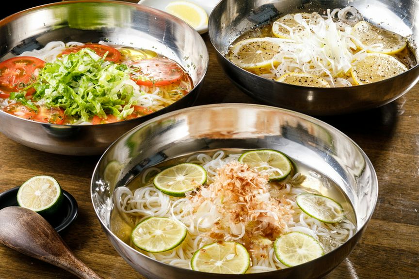 3種類のオシャレなオリジナル冷麺はシメに最適