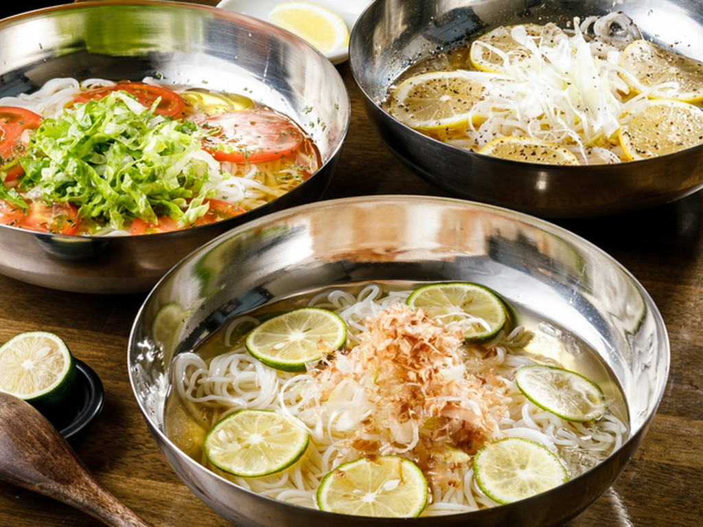 3種類のオシャレなオリジナル冷麺はシメに最適