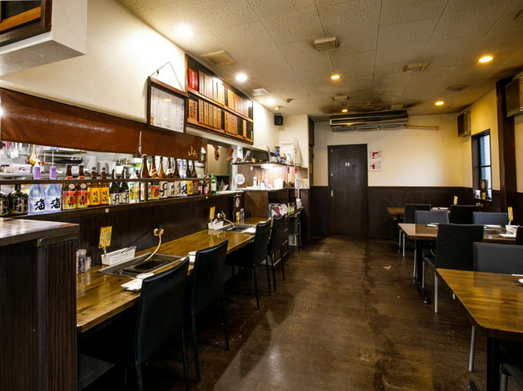 使い勝手のいい開放的なワンフロアの店内