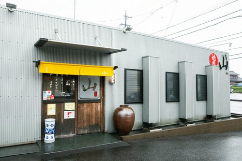 静かな環境にあるロードサイドの焼肉店