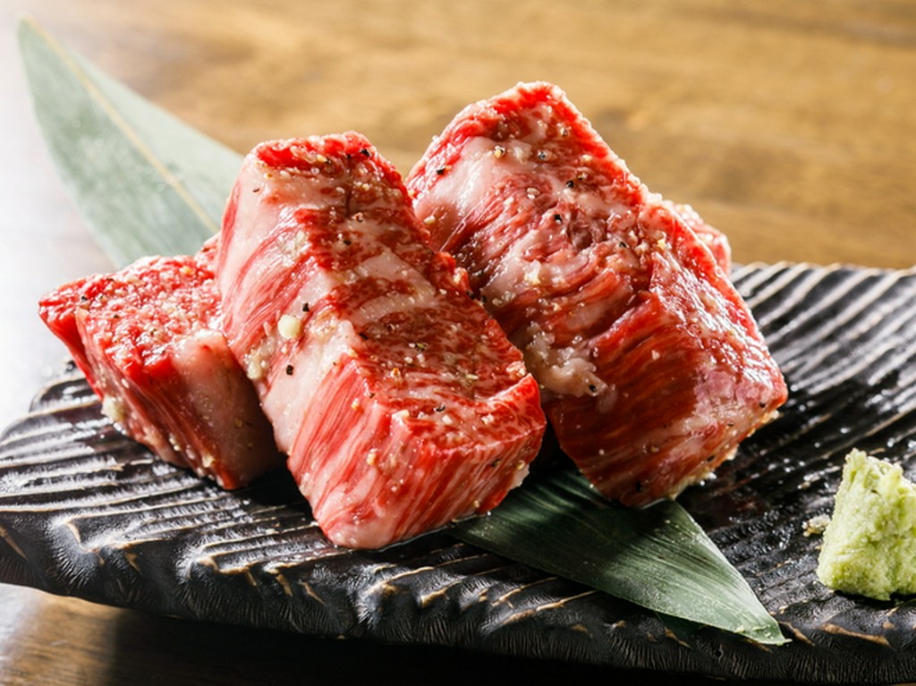 極厚で食べごたえ満点の『黒毛和牛特上ハラミ』