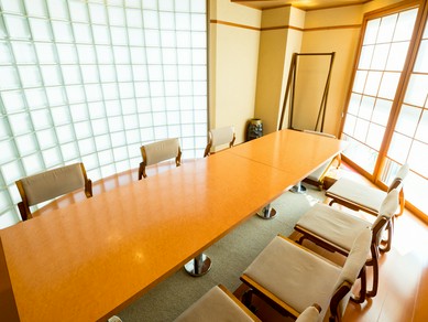 改まった席に最適。コース料理と合わせてゆったり過ごせる個室