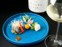 カウンターでいただく懐石料理と握りたての寿司という特別感を味わってください。