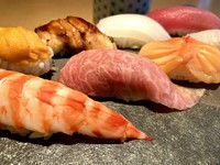 トロ、ウニ、穴子などその日のおすすめのにぎり寿司です。