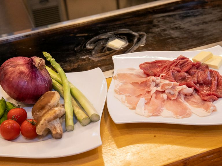 地元で採れた新鮮野菜やこだわりの豚肉をシンプルに味わう『焼しゃぶしゃぶ』