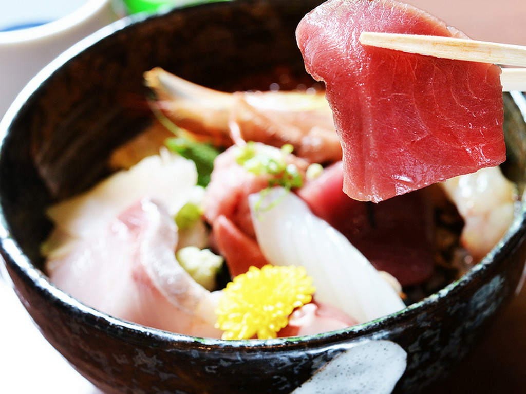 魚好きを虜にする『海鮮丼』の、店主厳選ネタの品揃え