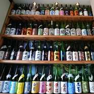 日本酒53銘柄のうち、庄内・山形の地酒は12種ほど。他は全国各地の蔵元より厳選した銘柄酒を取り揃えています。料理に合わせて、あるいは季節や天候に合わせて好みの酒を選ぶのも、この店の楽しみのひとつです。