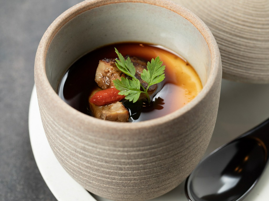 鼻をぬける“芳醇な香り”がたまらない『フォアグラ茶碗蒸し』